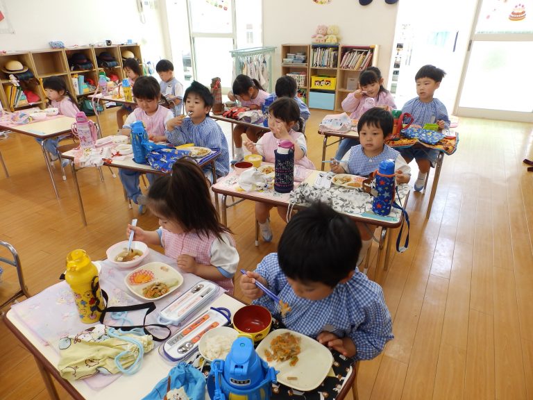 給食の様子 29 たんぽぽ組