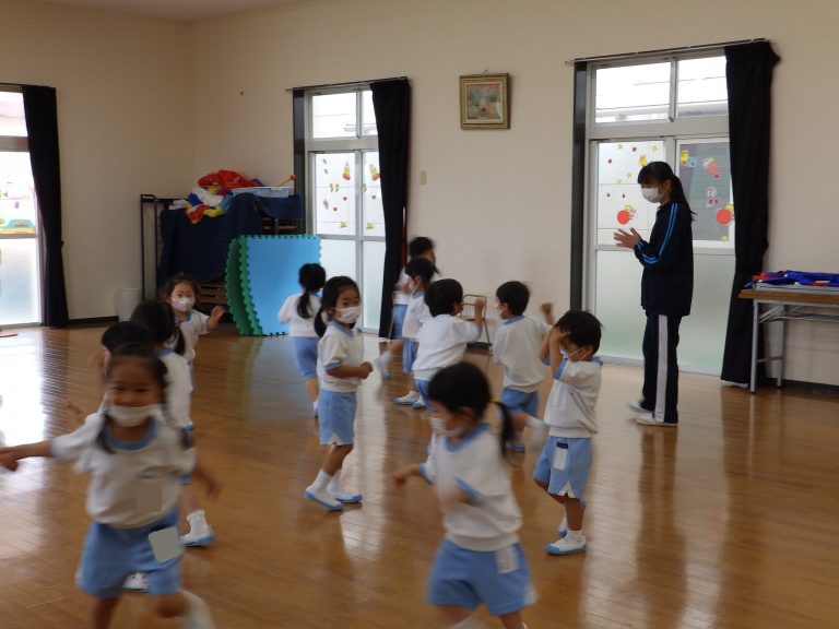 保育の様子　㉓　さくら組
