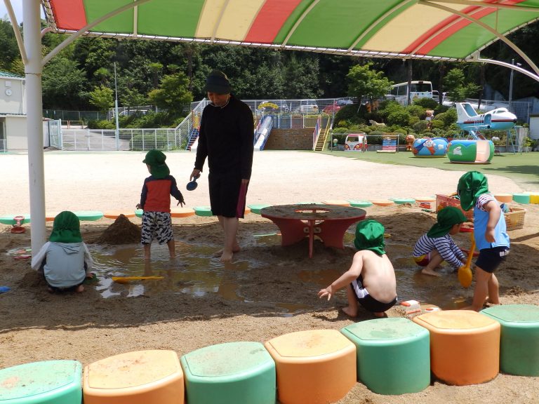 泥んこ遊び　㉘　満３歳児