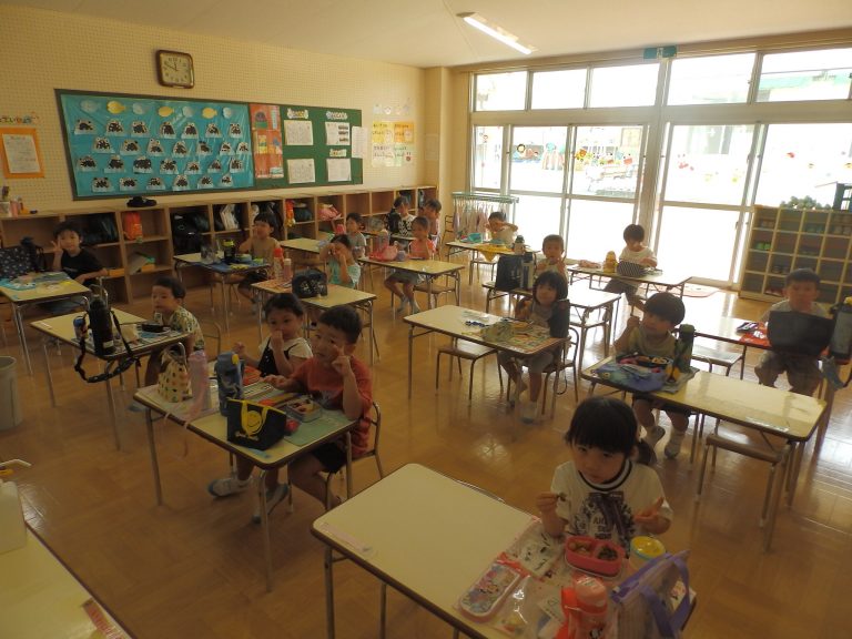 ホームクラスの様子　⑪　年中・年少・満３歳児組