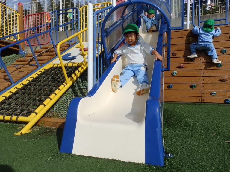 外遊び　㉔　満３歳児組