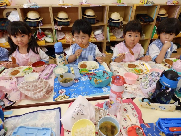 給食の様子　⑪　うめ組