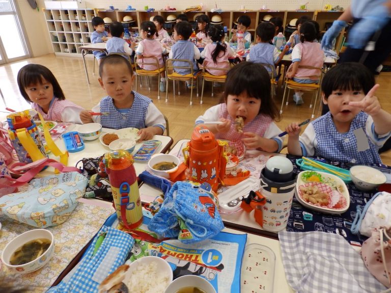 給食の様子　⑫　うめ組