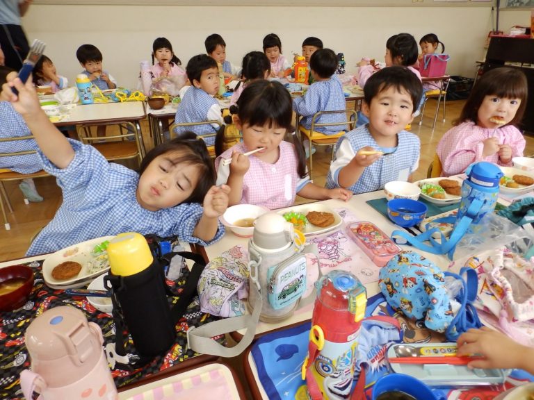 給食の様子　⑮　さくら組