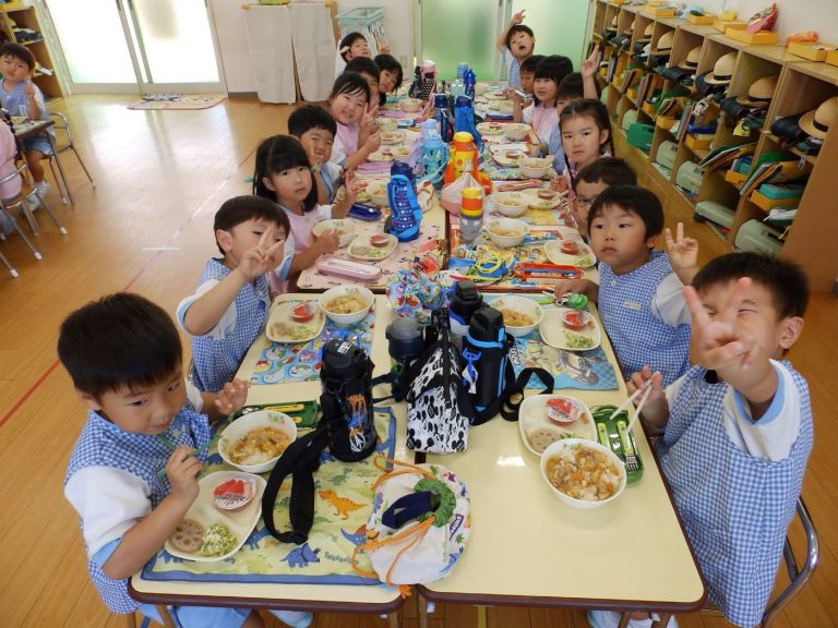 給食の様子　⑮　まつ組