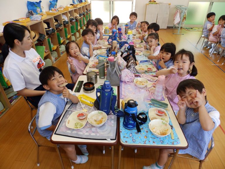 給食の様子　⑯　まつ組