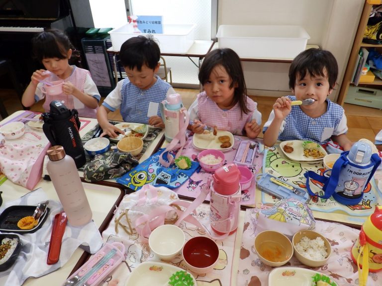 給食　⑮　すみれ組