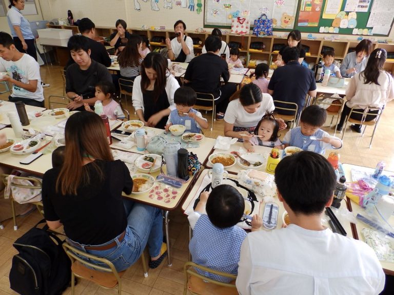 給食参観　⑫　もも組