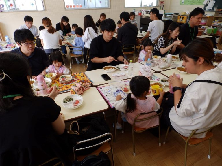 給食参観　⑬　もも組