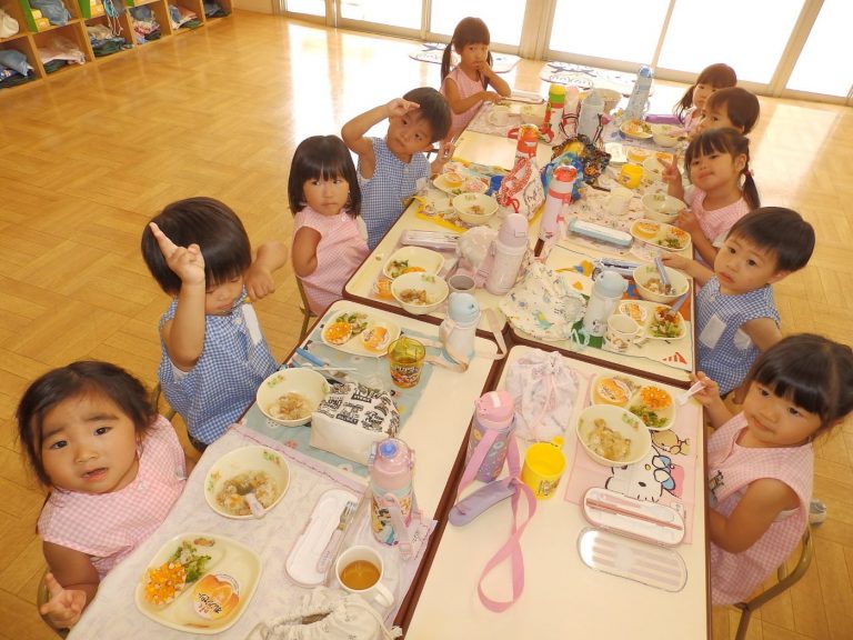 給食の様子　⑲　もも組