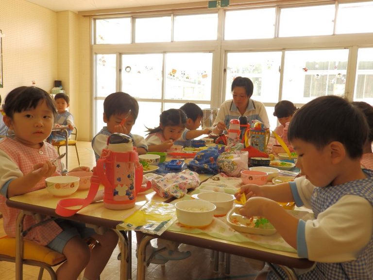 給食の様子　⑪　うめ組