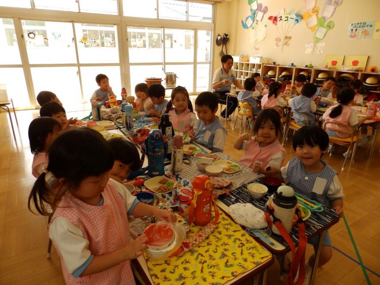 給食の様子　⑬　うめ組