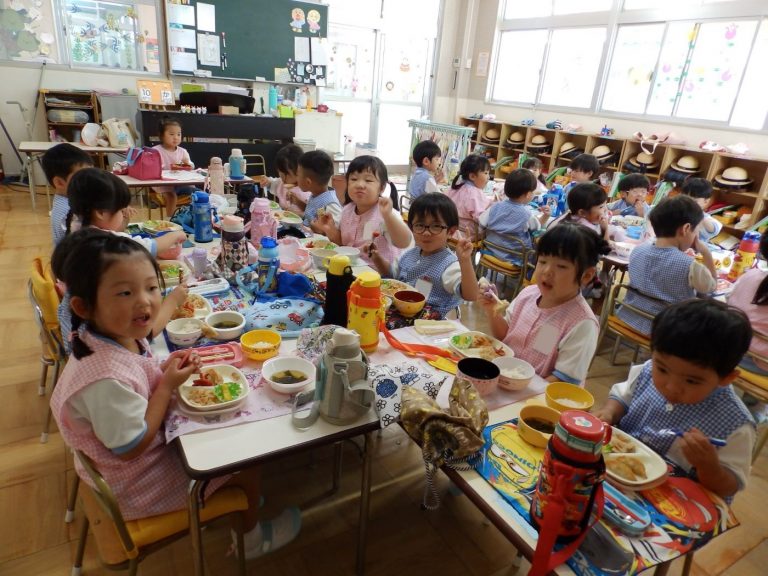 給食の様子　⑧　さくら組