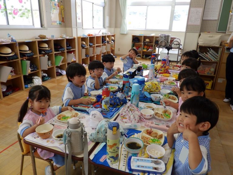 給食の様子　⑨　さくら組