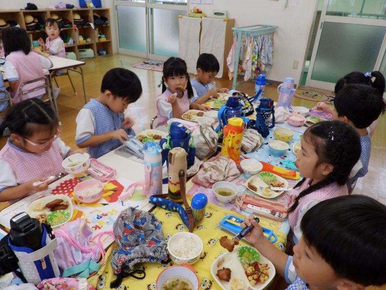 給食の様子　⑱　まつ組