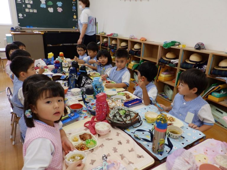 給食の様子　⑲　まつ組