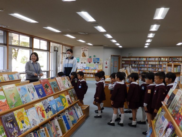 図書館見学　④