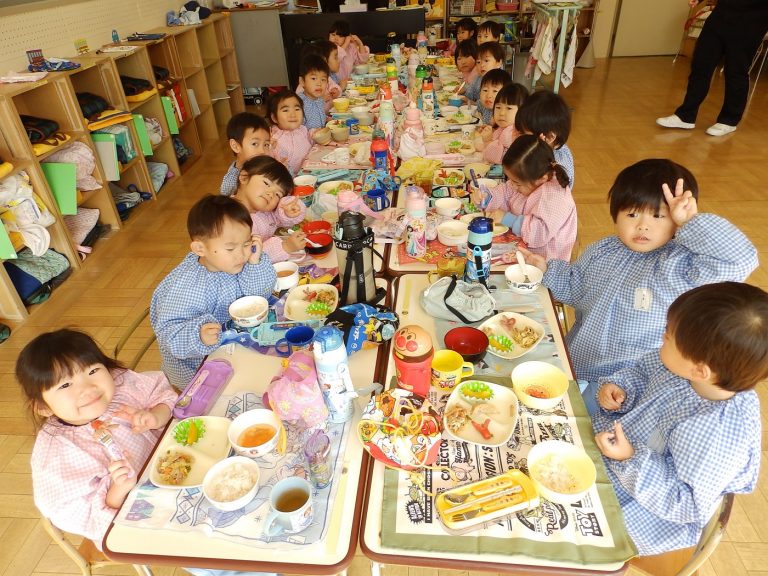 給食　⑯　もも組