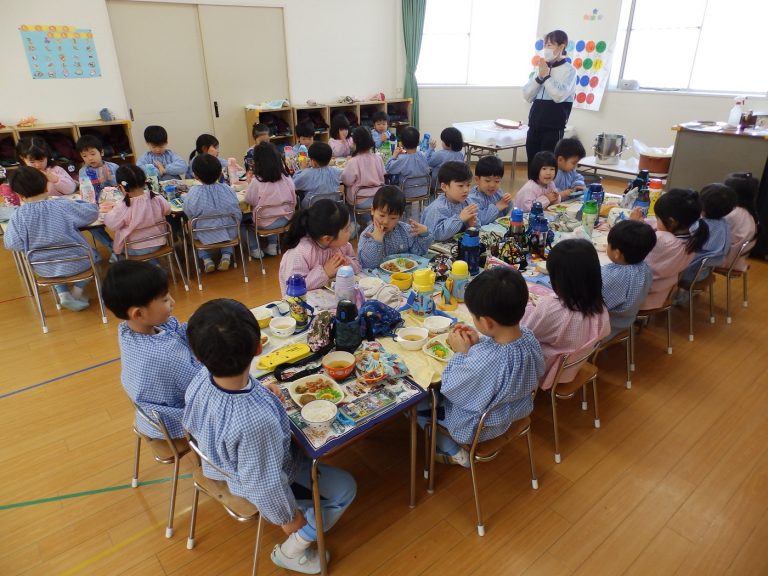 給食の様子　⑮　まつ組