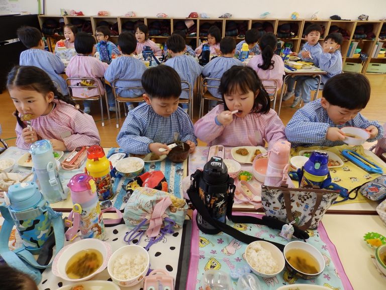 給食の様子　⑰　まつ組