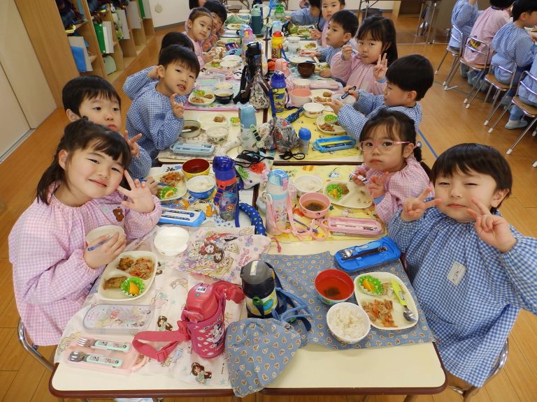 給食の様子　⑳　まつ組