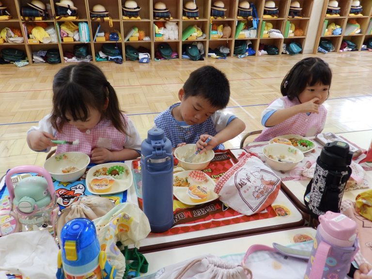 給食の様子　⑭　さくら組
