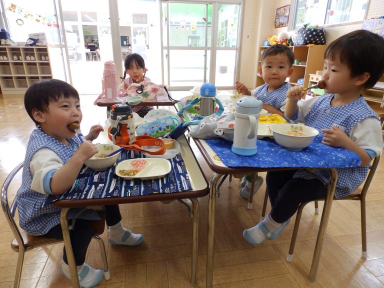 給食の様子　⑳　もも組