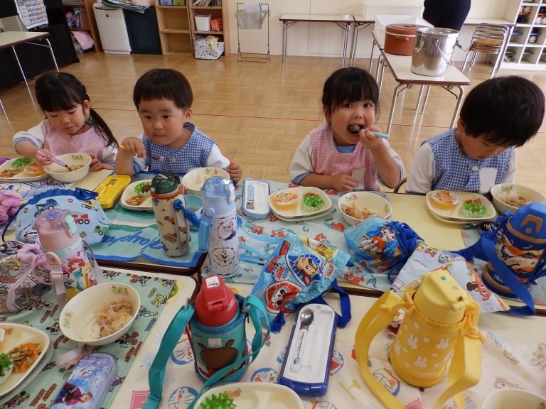 給食の様子　⑨　うめ組