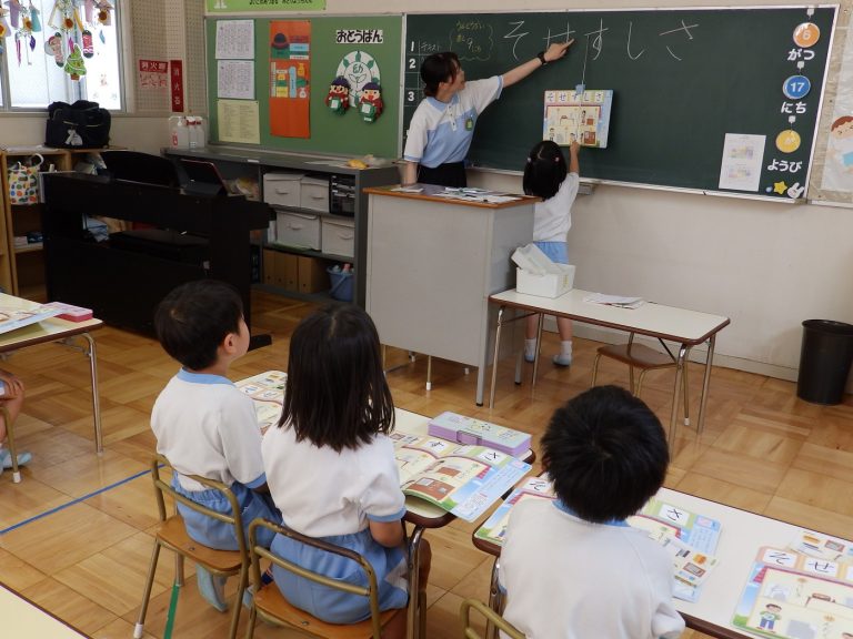 保育の様子　③　すみれ組