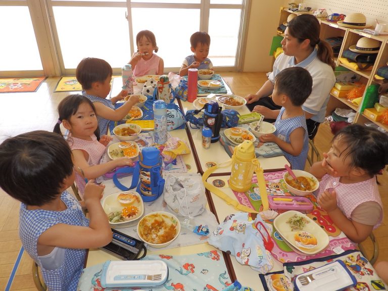 給食の様子　⑮　うめ組