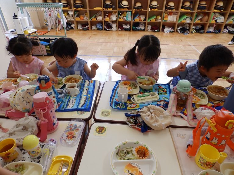 給食の様子　⑯　さくら組