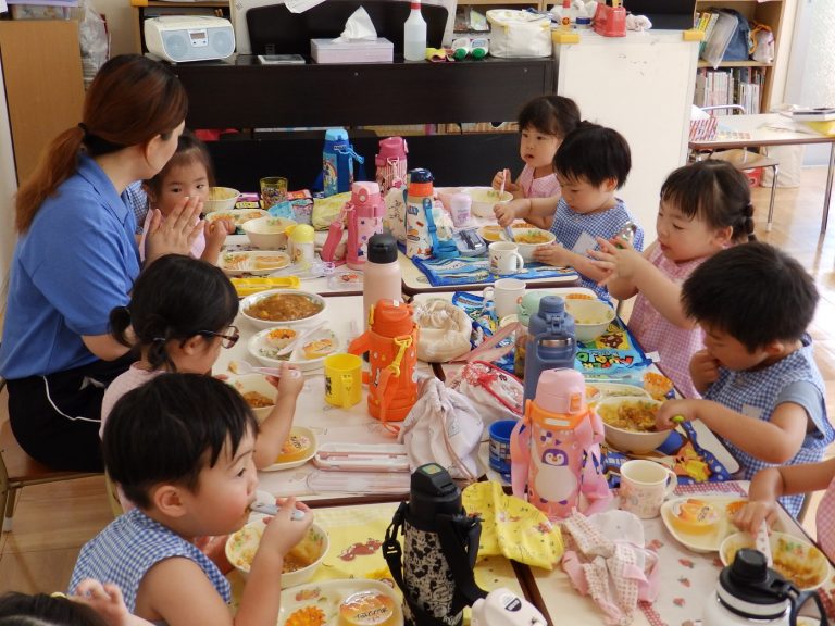 給食の様子　⑲　さくら組
