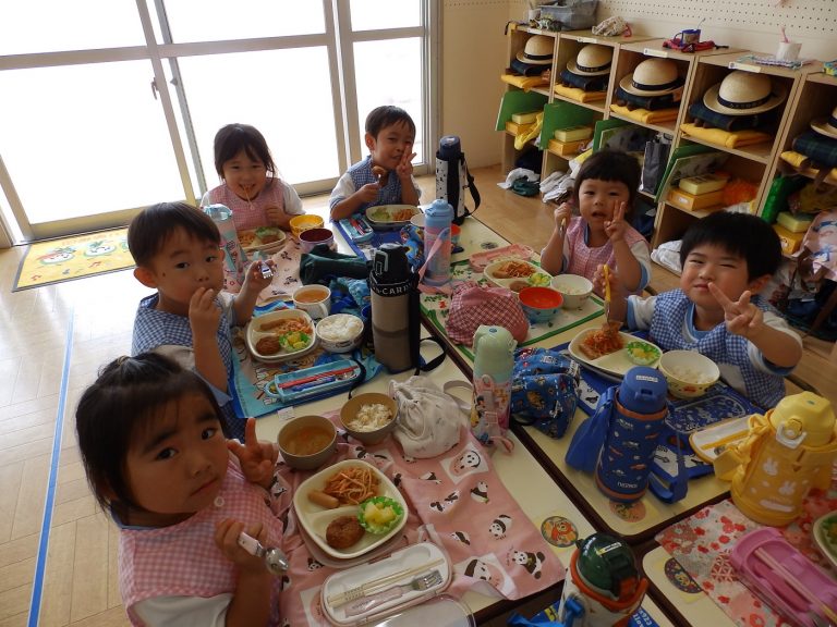 給食の様子　⑪　うめ組