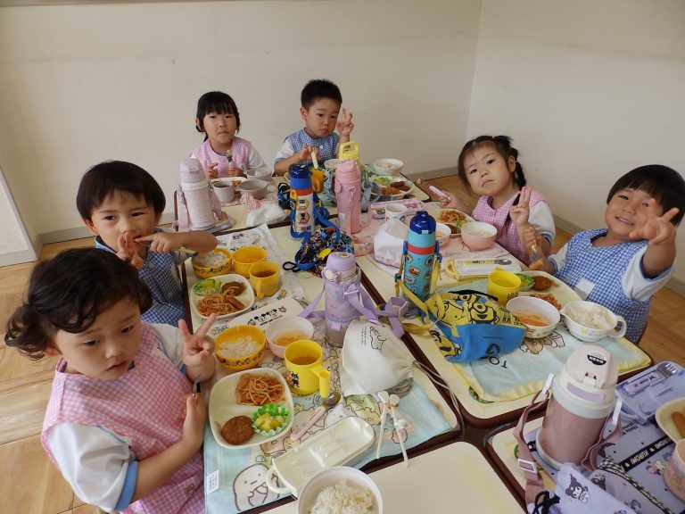 給食の様子　⑮　さくら組