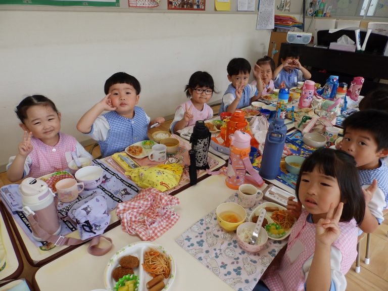 給食の様子　⑯　さくら組