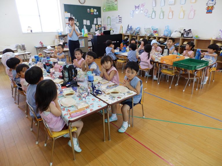 給食の様子　⑨　まつ組