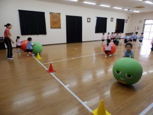 保育の様子　①　年少組