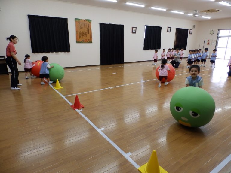 保育の様子　①　年少組