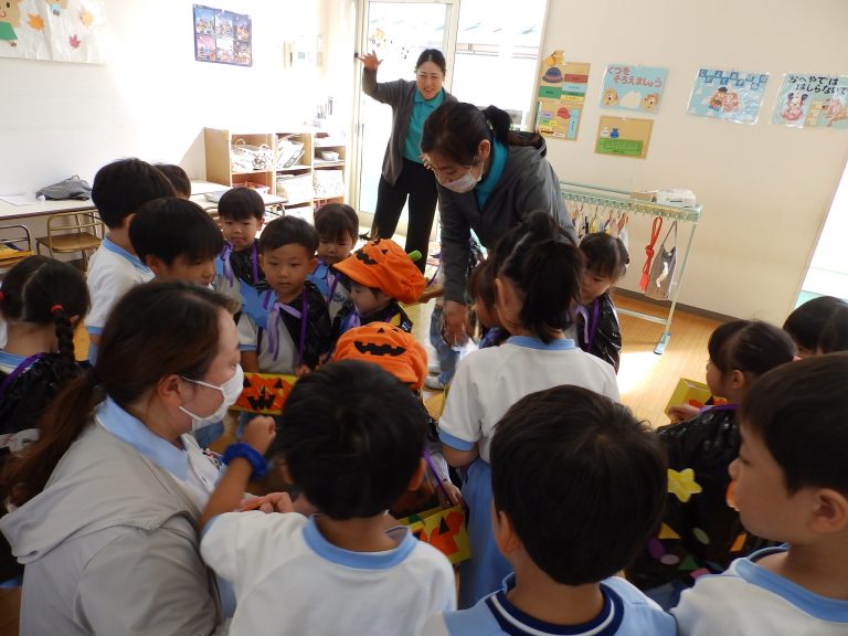 保育の様子　⑯　もも組