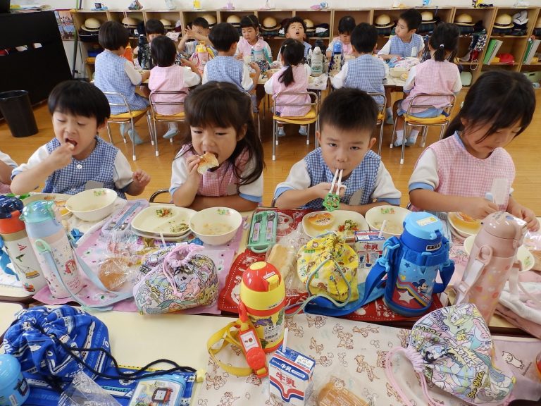 給食の様子　⑰　まつ組