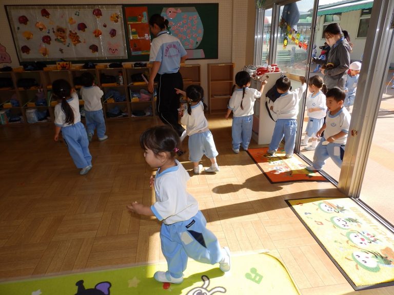 保育の様子　⑮　もも組