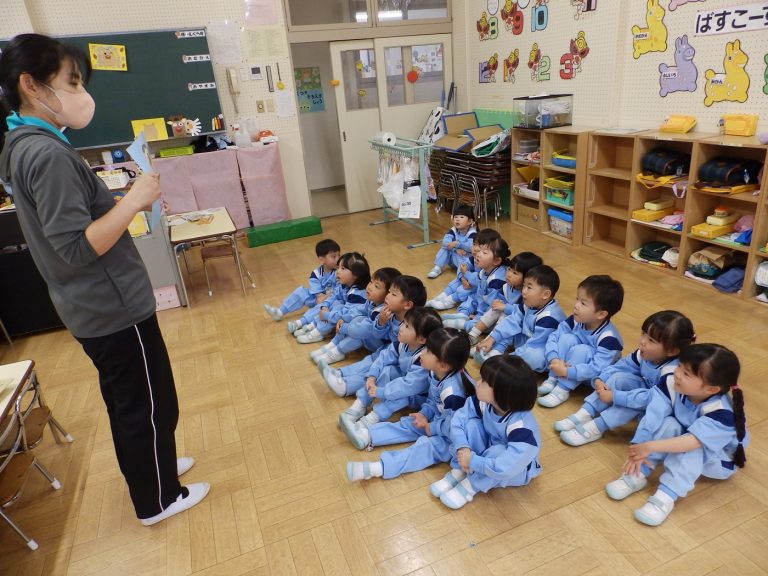 保育の様子　⑮　もも組