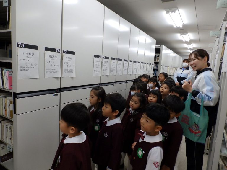 図書館見学　②