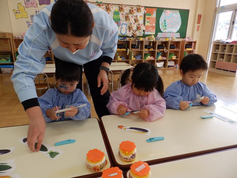 保育の様子　③　もも組