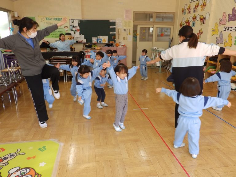 保育の様子　㉑　もも組