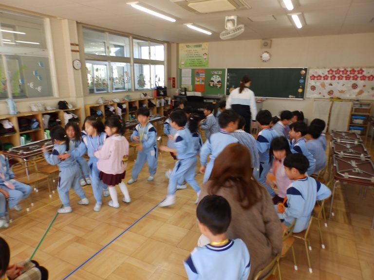 誕生会　⑥　すみれ組