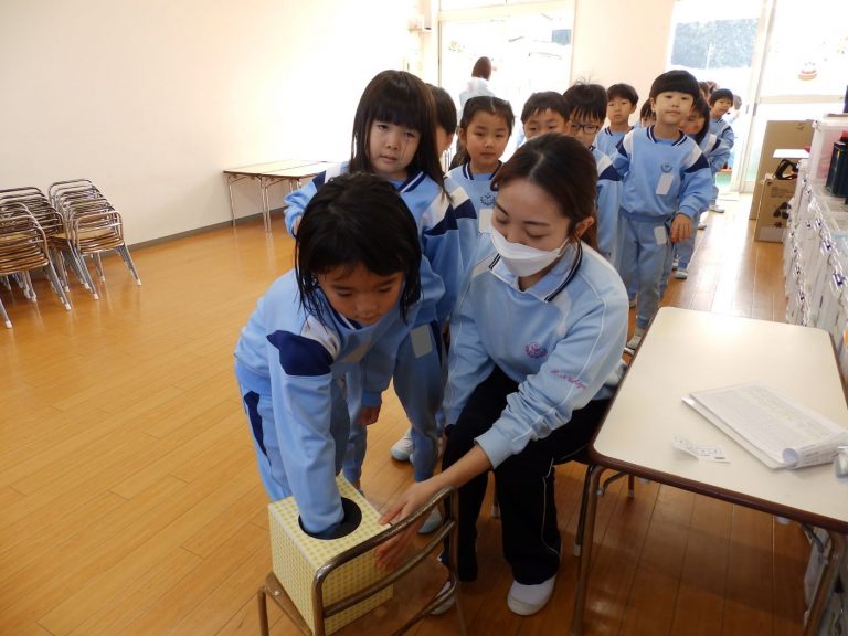 発表会座席抽選会　⑧　れんげ組