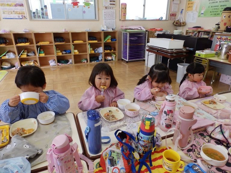 給食の様子　⑩　もも組