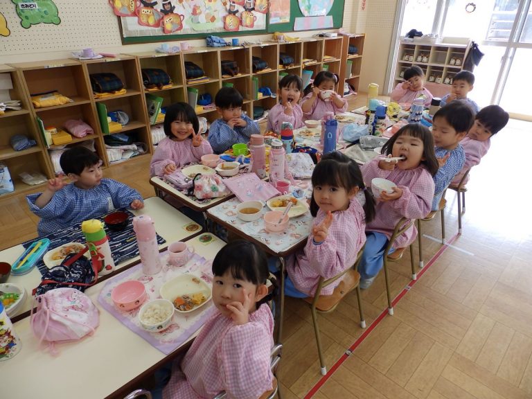 給食の様子　⑫　もも組