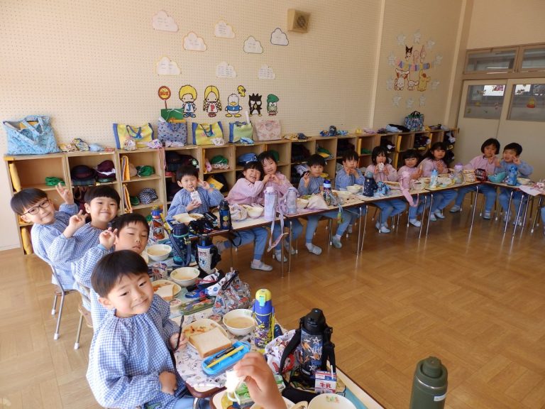給食の様子　②　れんげ組